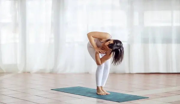 pose de yoga Silla torcida